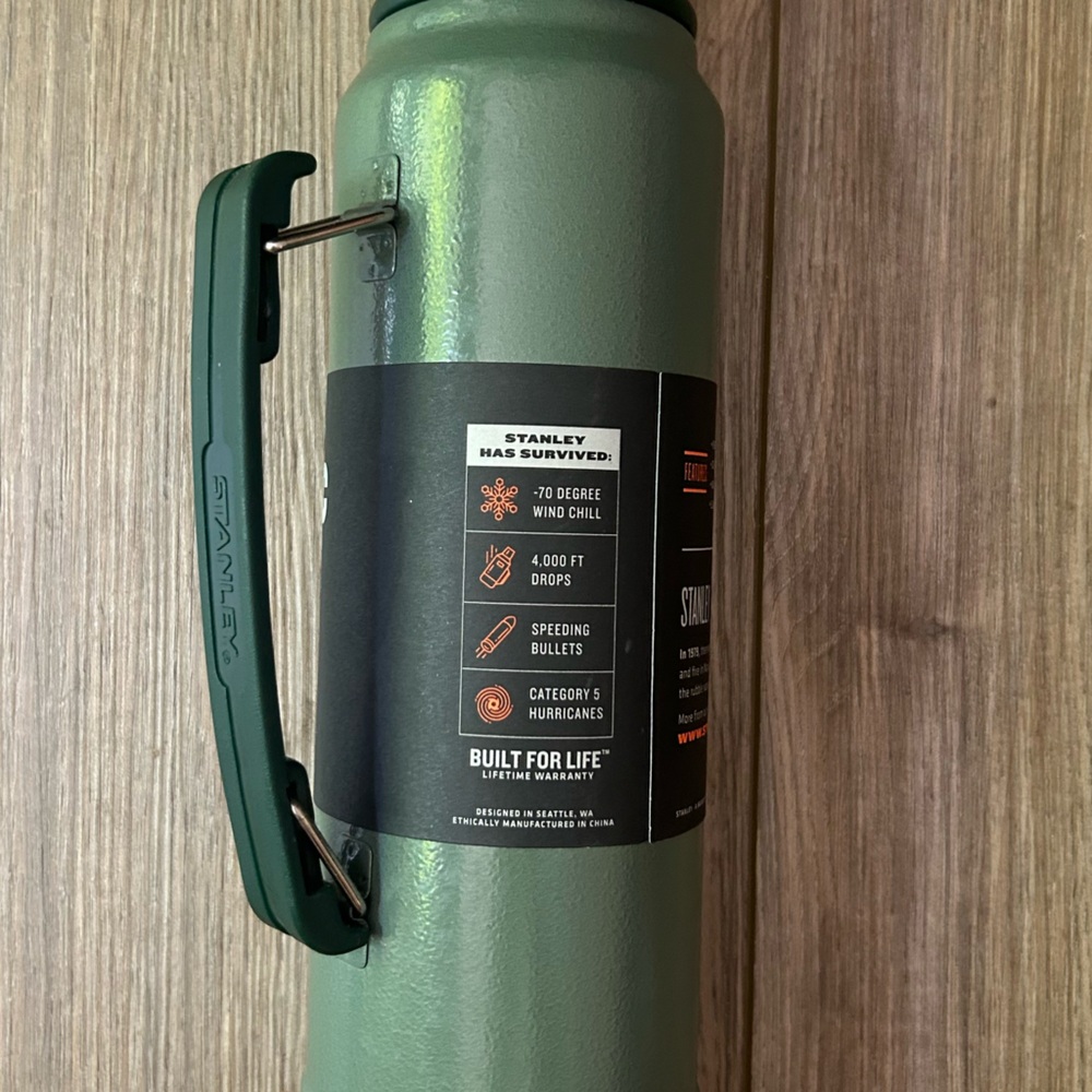 Stanley | 1 Liter Classic Vacuum Bottle - Picture 12 of 14